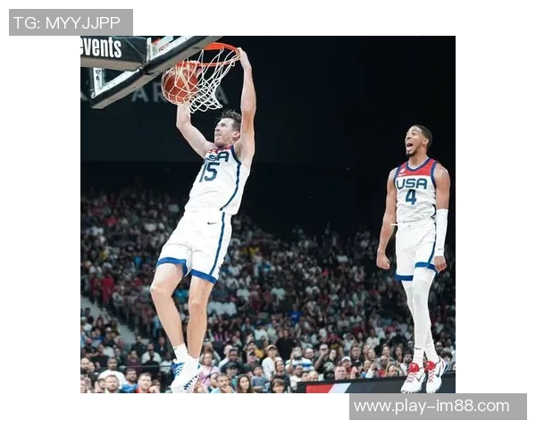 爱德华兹表现平平半场仅得9分3板2助正负值惨淡11